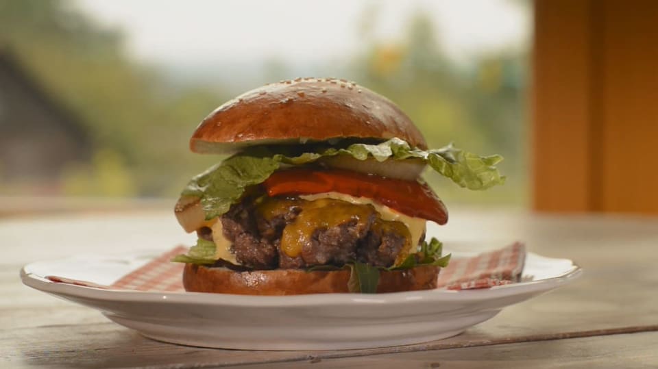 Domácí cheesburgery.